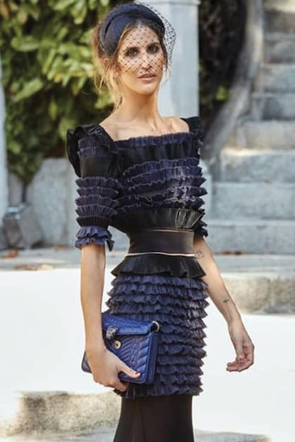 El vestido lápiz con volados plisados que diseñó para su amiga y musa Inés Domecq fue el más aplaudido de 2018.