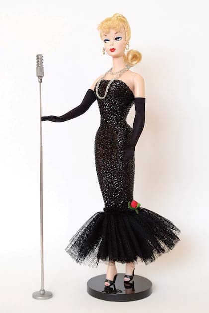 El vestido que la actriz desfiló en aquella alfombra roja evocaba a la Barbie modelo Solo in the Spotlight de 1960.
