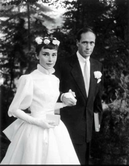 El vestido que lució Audrey Hepburn al casarse con el actor Mel Ferrer en 1954 fue considerado uno de los mejores de la historia