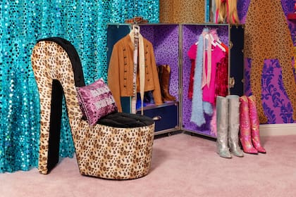 El vestidor es uno de los espacios que se puede visitar en la experiencia de alojamiento de la plataforma