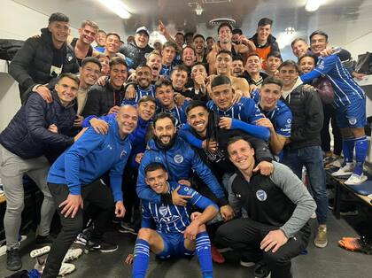 El vestuario de Godoy Cruz tras ganarle a Lanús y llegar a la punta del campeonato