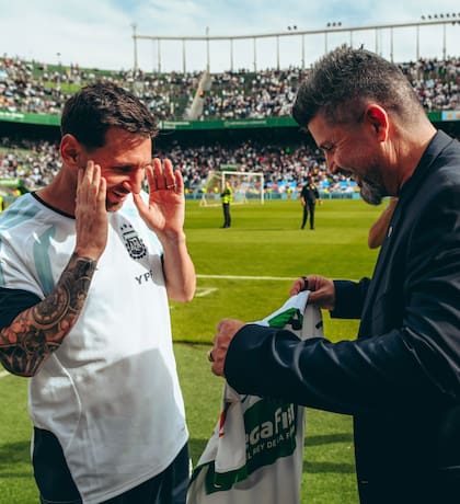 El vestuario local del club español fue decorado con imágenes de Lionel Scaloni y Lionel Messi
