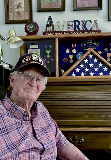 El veterano Robert Taylor en su casa de Auburndale, Florida (Mark Taylor via AP)