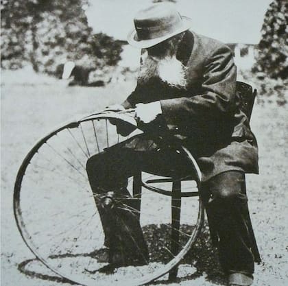 El veterinario John Dunlop creó la primera cámara de aire de la historia