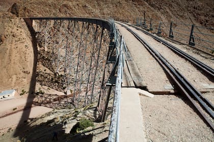 El Viaducto La Polvorilla, una de las postales más requeridas de Salta, a 4.200 msnm, es uno de los hitos del tramo norte.