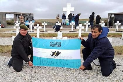 El viaje que 20 excombatientes de Malvinas hicieron al archipiélago; su visita al cementerio de Darwin