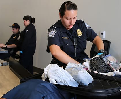 El viajero debe demostrar que el dinero no declarado que incautó la CBP tiene un origen legítimo para recuperarlo