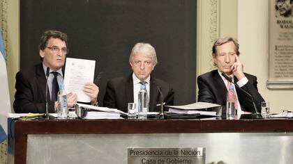 El vicecanciller Carlos Foradori, el secretario de Derechos Humanos y Pluralismo Cultural, Claudio Avruj y el Representante Especial para los Derechos Humanos de la Cancillería, Leandro Despouy en la Casa Rosada