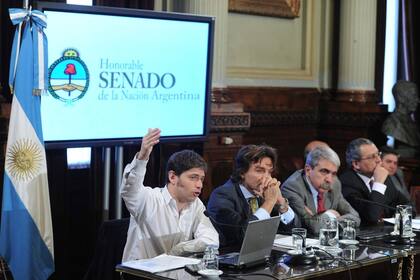 El viceministro de Economía, Axel Kicillof, defiende el presupuesto en el Senado