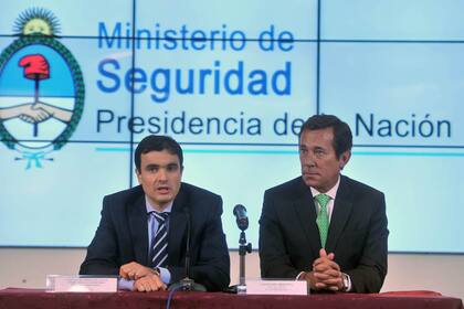 El viceministro de seguridad con el embajador de Brasil