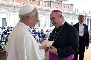 El vicepresidente del Episcopado, monseñor César Fernández, con el Papa León XIV