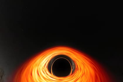 El video de la NASA que simula cómo sería caer en un agujero negro (Captura video)