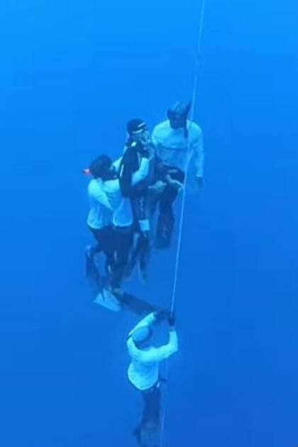 El video del rescate de Miguel Lozano dura 31 segundos, pero parece mucho más tiempo por el dramatismo del rescate