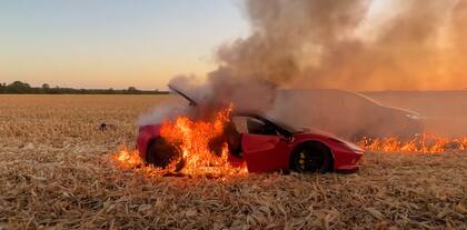 El video fue titulado como “La forma más rápida de perder medio millón de dólares. Mi Ferrari se fue” y alcanzó más de ocho millones de reproducciones.