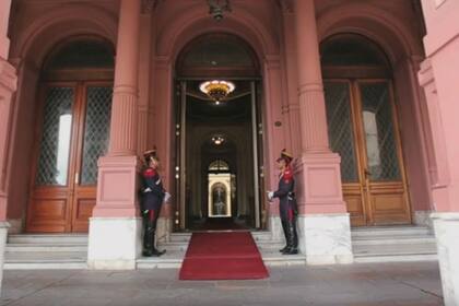 El video recorre los ambientes de la sede del gobierno nacional