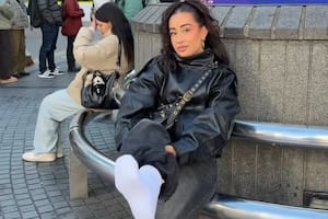 Una influencer caminó sin zapatos por Tokio y sorprendió cuando mostró cómo quedaron sus medias