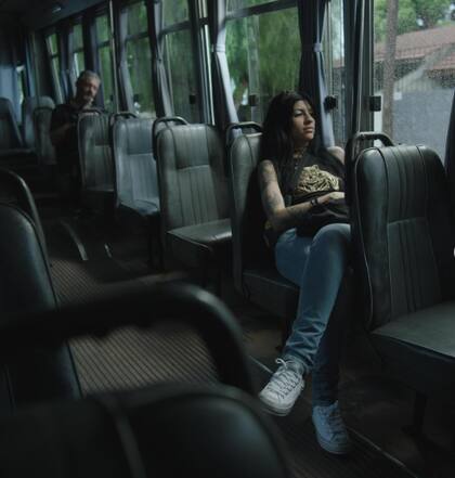 El videoclip de "Con Otra" rompe récord en YouTube y suma más de 17 millones de reproducciones (Instagram/@cazzu)