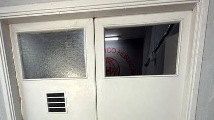 El vidrio roto en el vestuario de Huracán