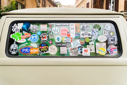 El vidrio trasero cuenta con un desempañador