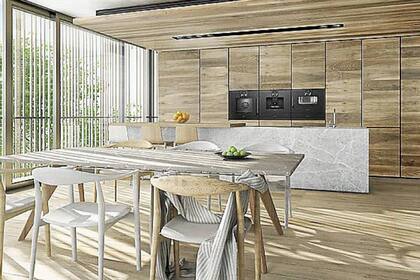 El vidrio y las lamas de madera se combinan para lograr en la vivienda -en este caso, la cocina y el comedor- utilice energía natural en iluminación y climatización