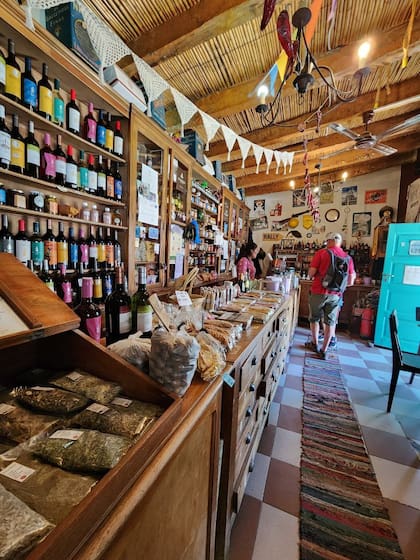 "El Viejo Almacén de Cachi es un bastión en la defensa de la comercialización de los productos regionales locales", asegura Matías Ruiz.