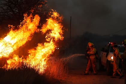 El viento agrava la situación de los incendios