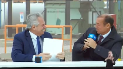 El viento complicó la entrega de regalos del gobernador de Neuquén a Alberto Fernández
