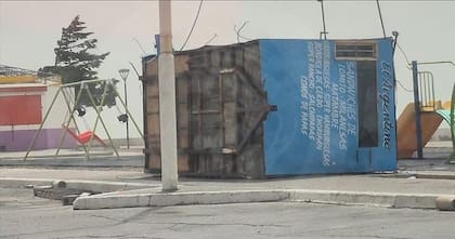 El viento derrumbó muchas estructuras en su paso por Santa Cruz