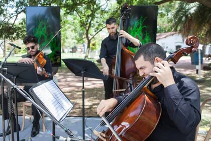 El viernes 16 de diciembre, en el Museo Saavedra, Unilever dio a conocer su iniciativa con un repertorio de violines en una mañana campestre.