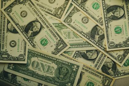 El viernes pasado, la divisa paralela cerró a $1135 para la venta