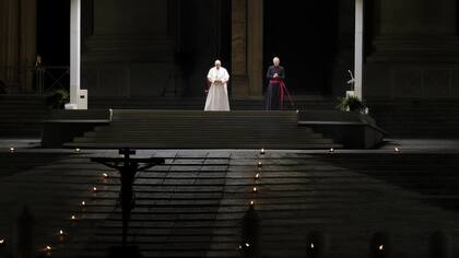 El solitario via crucis de Pascua