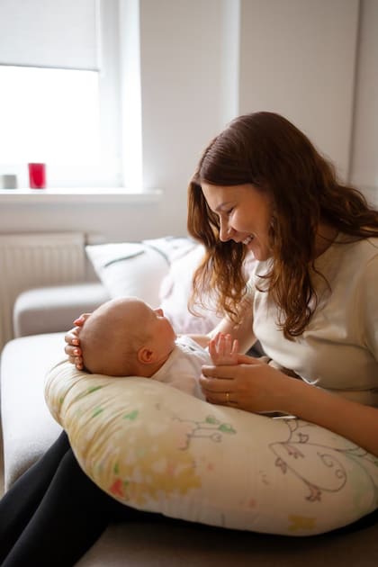 El vínculo madre e hijo se construye gradualmente, y aunque no siempre surge de inmediato, prácticas como el contacto piel a piel y el apoyo emocional ayudan a consolidarlo