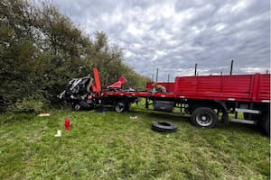 Violento choque frontal entre dos camiones: murió uno de los conductores