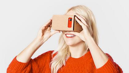 El visor de cartón Cardboard de Google logró posicionarse como una opción accesible para acceder por primera vez a la realidad virtual junto a un smartphone