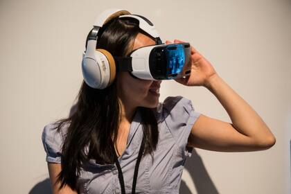 El visor de realidad virtual de Samsung, llamado Gear VR, aprovecha la pantalla de un smartphone