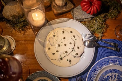 "El Vitel Toné que es un mix entre mis recuerdos de infancia y el Vitello Tonnato que probé en Italia, en los mejores lugares del Piemonte", dice