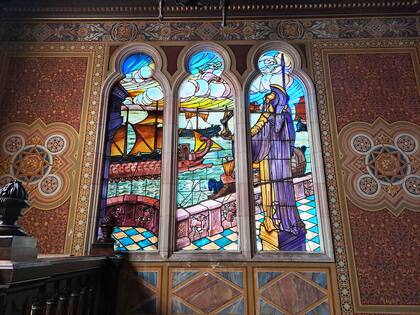 El vitral de Ostia, ahora recuperado, de la torre del Club