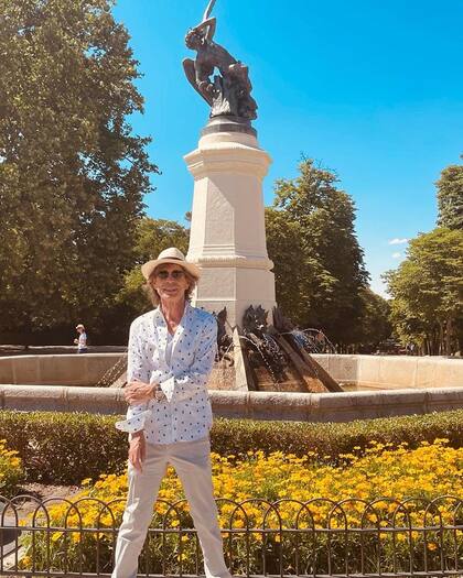 El vocalista de los Stones posó junto al monumento del Ángel Caído