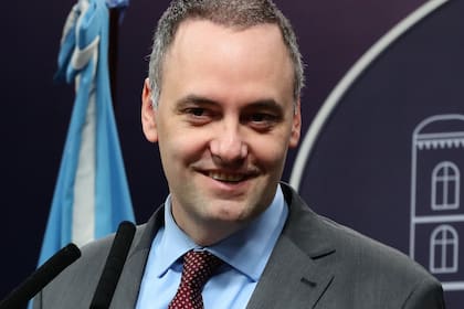 El vocero presidencial, Manuel Adorni, anunció que el Gobierno licitará las concesiones de las rutas en poder de Corredores Viales y el tramo operado por CRUSA.