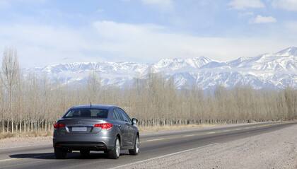 El voladizo trasero es ahora muy corto y el baúl tiene 450 litros de capacidad