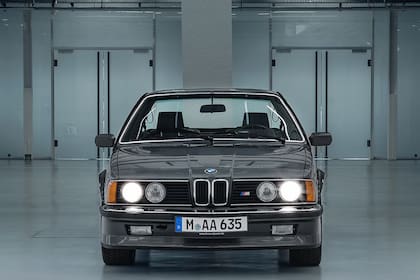 El volante dejó por un momento su BMW XM para manejar este 635