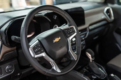 El Volante multifunción forrado en eco-cuero de la Trailblazer