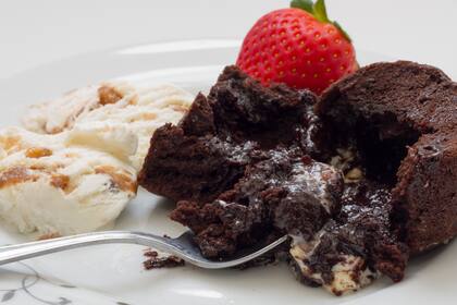 El volcán de chocolate es otra forma muy rica para disfrutar el gusto característico de este alimento