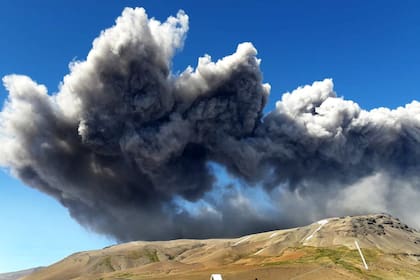 El volcán Peteroa entró en actividad
