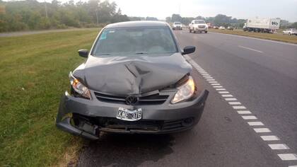 El Volkswagen colisionó con el utilitario, que luego chocó al colectivo