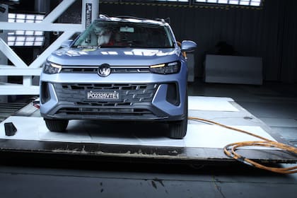 El Volkswagen Tera fue puesto a prueba en el choque lateral contra un poste