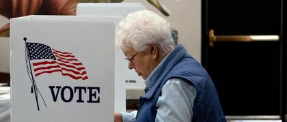 El voto en ausencia es un tipo de elección anticipada; en algunos estados se requiere una excusa para participar de esta manera