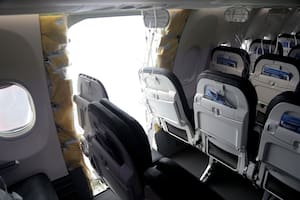 El terror que pasó el pasajero sentado junto a la puerta del avión de Alaska Airlines