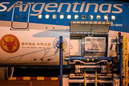 El vuelo Aerolíneas Argentinas (AA) trajo 904 mil vacunas Sinopharm desde China 