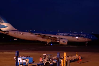 El vuelo AR1063 de Aerolíneas Argentinas proveniente de Moscú aterrizó en el Aeropuerto Internacional de Ezeiza